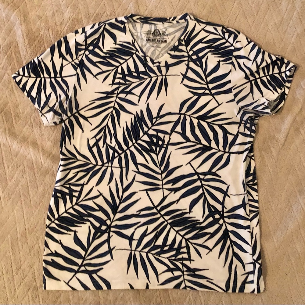 American Rag Men’s Hawaiian style V-neck t-shirt in Large - Picture 4 of 6